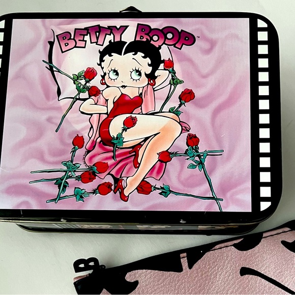 Vintage Betty Boop Tin lunch box and zipper pouch set - Picture 2 of 4
